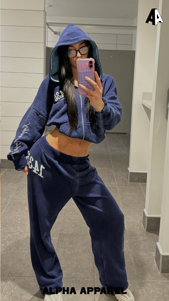 Cropped Zip-Up Sweatshirt worn 6