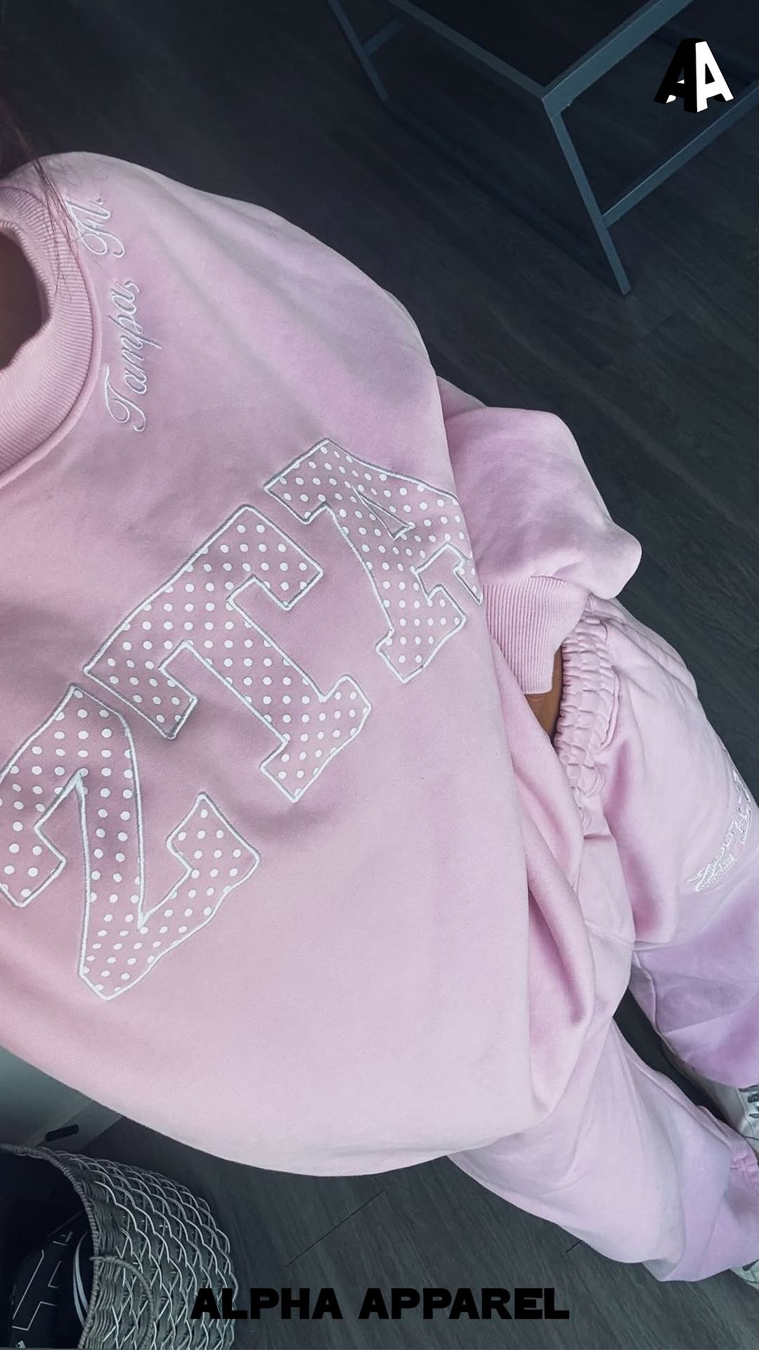 Mockneck Sweatshirt worn 33